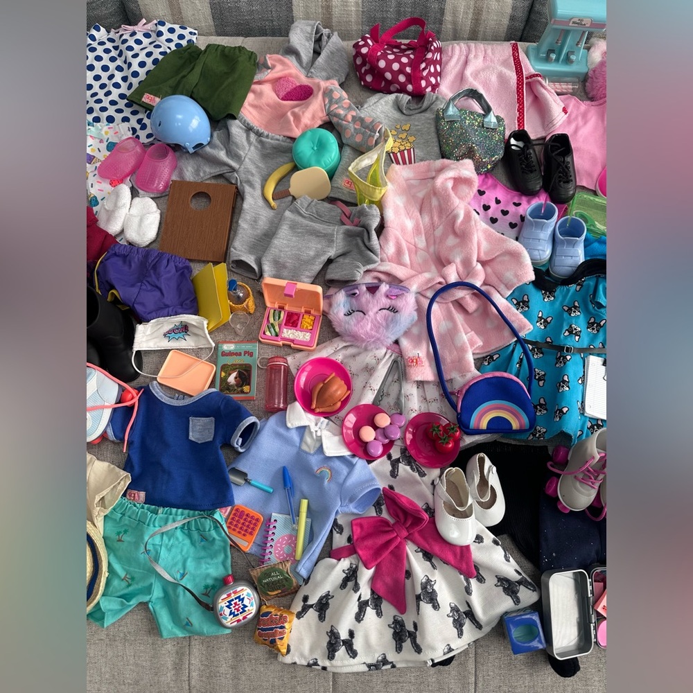 EUC MASSIVE LOT OF OUR GENERATION, DOLL CLOTHING, ACCESSORIES, DOGS, PLAY ITEMS - Picture 5 of 8